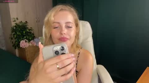 Snapshot of anita_blairr chatting on August 3, 1:04 am Anita online show from August 3, 1:04 am