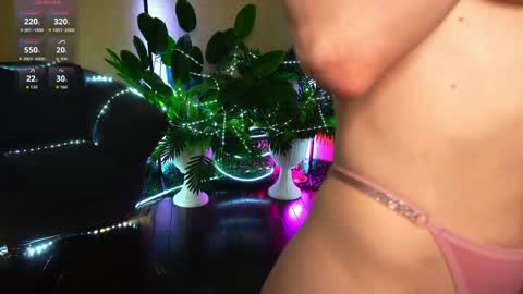 Snapshot of anita_von chatting on May 29, 5:05 am anita_von online show from May 29, 5:05 am