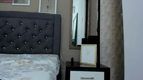 Anitafoxx online show from November 18, 9:30 pm