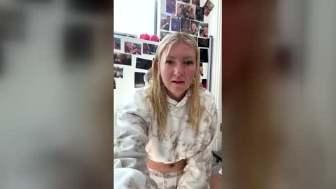 Anna online show from March 15, 6:25 pm