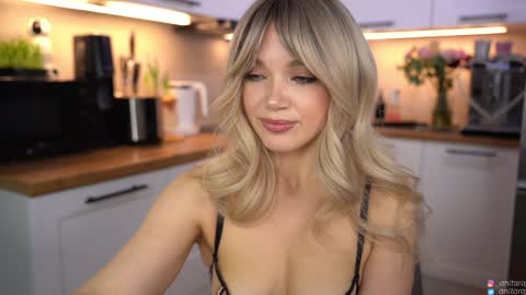 Im Anita thumb up me please its important online show from March 15, 7:31 pm