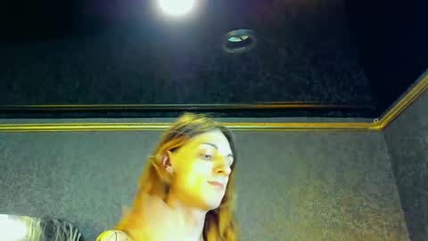 Snapshot of anjella_botton chatting on May 24, 6:57 pm Angel online show from May 24, 6:57 pm