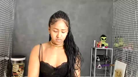 Hello My name is NaiaraPv is OPEN online show from July 18, 3:16 pm