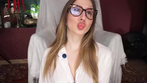 Ann online show from October 17, 2:19 pm