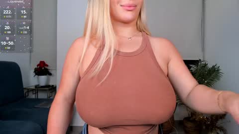 Snapshot of ann__w chatting on January 9, 1:08 am Ann online show from January 9, 1:08 am