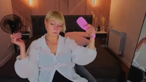 Snapshot of ann_annise chatting on June 27, 12:59 am ann_annise online show from June 27, 12:59 am