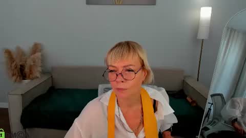 Snapshot of ann_annise chatting on June 28, 12:16 am ann_annise online show from June 28, 12:16 am
