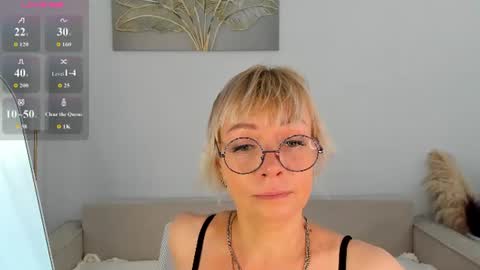 Snapshot of ann_annise chatting on July 14, 9:14 am ann_annise online show from July 14, 9:14 am