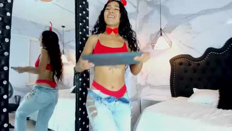 Ana  online show from December 5, 4:14 pm