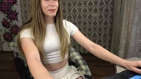 Snapshot of anna_inheart chatting on June 8, 8:09 pm Anna online show from June 8, 8:09 pm