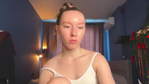 Snapshot of anna_kare chatting on April 13, 12:43 pm Anna online show from April 13, 12:43 pm