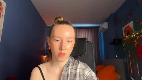 Snapshot of anna_kare chatting on June 2, 11:23 am Anna online show from June 2, 11:23 am