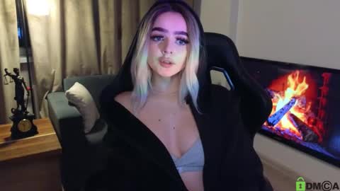 Snapshot of anna_nickol chatting on February 7, 6:13 pm Anna online show from February 7, 6:13 pm