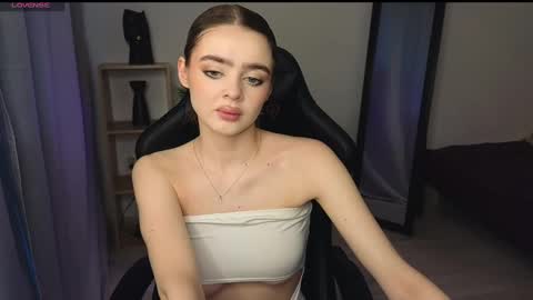 Snapshot of anna_nickol chatting on March 6, 3:56 pm Anna online show from March 6, 3:56 pm