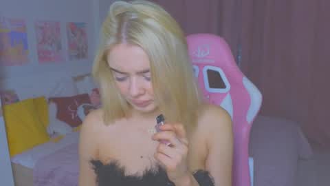 Snapshot of anna_nickol chatting on June 26, 6:45 pm Anna online show from June 26, 6:45 pm