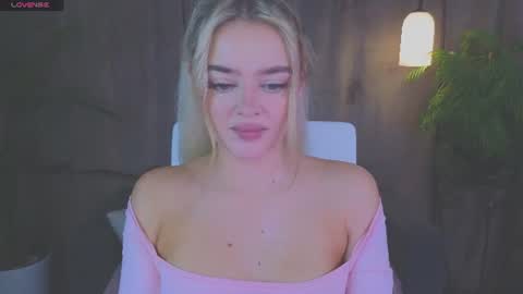 Snapshot of anna_nickol chatting on July 9, 4:33 pm Anna online show from July 9, 4:33 pm