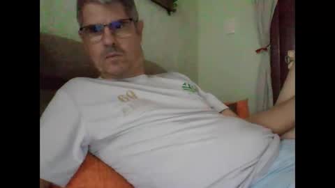 Snapshot of anna_rs chatting on January 6, 2:25 pm Lucas online show from January 6, 2:25 pm