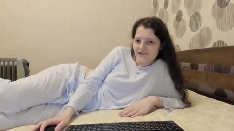 Snapshot of annaahcharm chatting on June 5, 10:26 pm annaahcharm online show from June 5, 10:26 pm