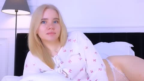 AnnaBelle online show from October 16, 2:23 am