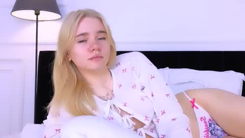 AnnaBelle online show from October 22, 2:34 am