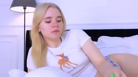 AnnaBelle online show from October 24, 2:19 am