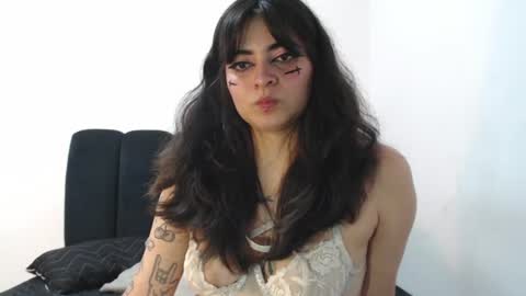 Snapshot of annacrow chatting on June 12, 11:46 pm Anna online show from June 12, 11:46 pm
