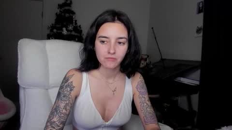 Snapshot of annaforevers chatting on December 23, 2:20 am Anna Forevers online show from December 23, 2:20 am