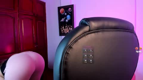 Snapshot of annafoxxx_ chatting on February 13, 11:06 am Ana Foxxx online show from February 13, 11:06 am