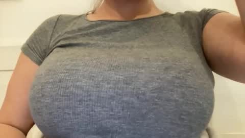 Snapshot of annagal18 chatting on May 16, 7:45 pm annagal18 online show from May 16, 7:45 pm
