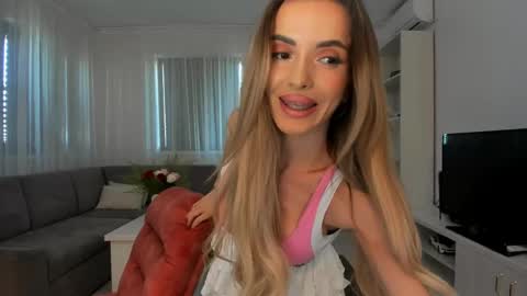 Snapshot of annaise_ chatting on May 12, 6:43 am annaise online show from May 12, 6:43 am