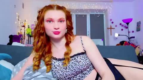 Snapshot of annakeenon chatting on April 18, 5:44 am Anna online show from April 18, 5:44 am