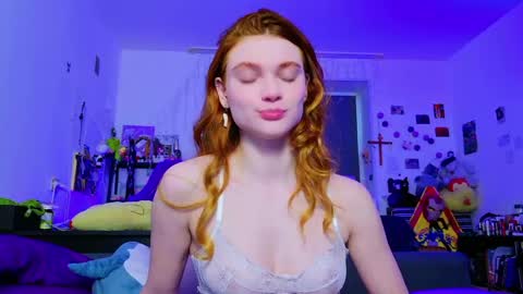 Snapshot of annakeenon chatting on May 22, 5:25 am Anna online show from May 22, 5:25 am