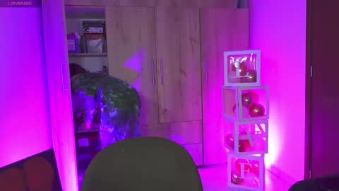 Anna online show from February 22, 10:30 pm