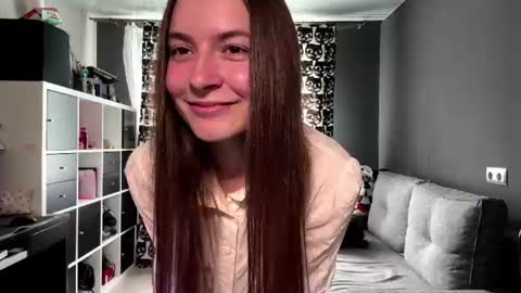 Snapshot of annalevandowski chatting on July 1, 7:54 am Anna online show from July 1, 7:54 am