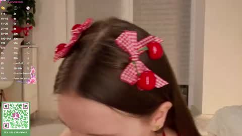 Snapshot of annamarie_foryou chatting on June 14, 11:40 pm Holly Molly Im Polly online show from June 14, 11:40 pm