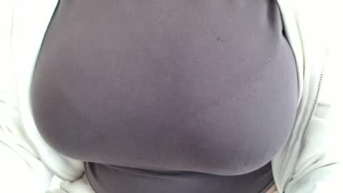 Snapshot of annbelll chatting on May 18, 7:03 am Bella online show from May 18, 7:03 am