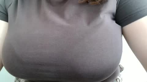 Snapshot of annbelll chatting on June 15, 10:06 am Bella online show from June 15, 10:06 am