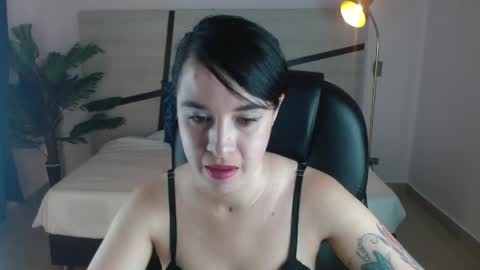 anne_blake online show from April 25, 11:57 am