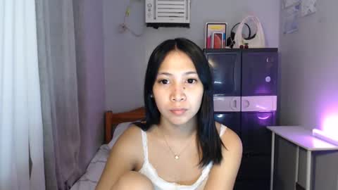 Snapshot of anne_chanelx chatting on May 6, 6:52 am anne_chanelx online show from May 6, 6:52 am