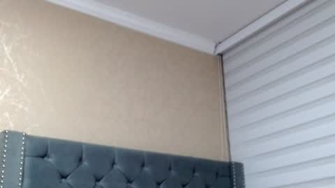 Snapshot of anne_julienne chatting on July 16, 1:44 am online show from July 16, 1:44 am