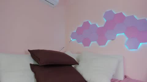 Snapshot of anne_millerr chatting on June 16, 11:46 am anne_millerr online show from June 16, 11:46 am