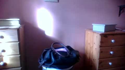 Snapshot of annecharlie chatting on July 27, 6:53 am annecharlie online show from July 27, 6:53 am