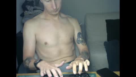 Snapshot of annecylake chatting on September 27, 11:37 am annecylake online show from September 27, 11:37 am