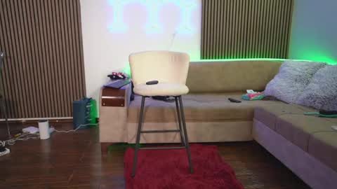 Snapshot of annemanifique chatting on June 8, 1:28 am Annemanifique Anne Lara Kelly online show from June 8, 1:28 am