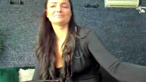 Snapshot of annesins chatting on October 2, 6:15 pm annesins online show from October 2, 6:15 pm