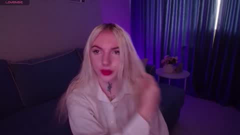 Snapshot of annetenet chatting on September 18, 9:00 am Annet online show from September 18, 9:00 am