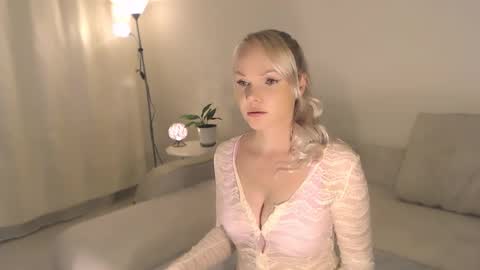 Snapshot of annett chatting on September 14, 11:04 pm Annett online show from September 14, 11:04 pm