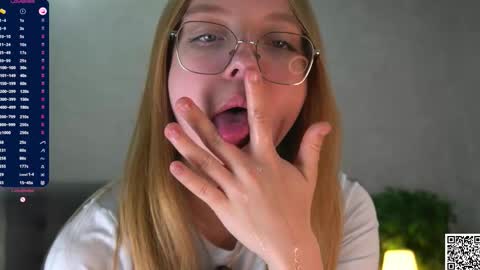 Snapshot of annettaregino chatting on December 15, 6:45 pm Eva online show from December 15, 6:45 pm