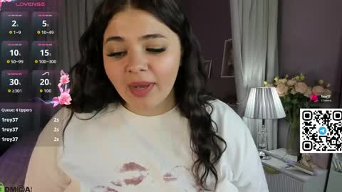 Snapshot of annette_nelsone chatting on June 5, 6:52 am annette_nelsone online show from June 5, 6:52 am