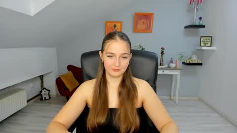 Snapshot of annewilsonn chatting on November 5, 12:05 pm annewilsonn online show from November 5, 12:05 pm